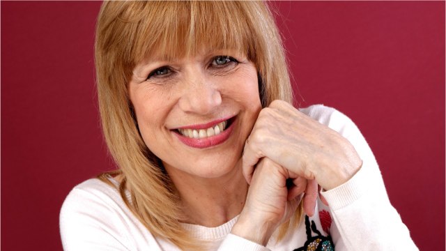 GALA VIDÉO - “J'ai fait un lifting complet du visage” : la chanteuse Stone sans filtre sur la chirurgie esthétique