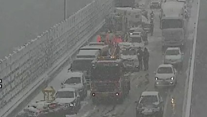 서울양양고속도로서 눈길 10중 추돌...2명 다쳐 / YTN