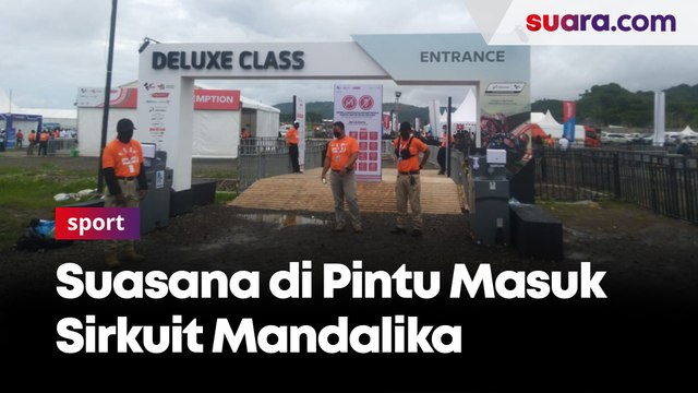 Suasana di Pintu Masuk Sirkuit Mandalika, Lombok Tengah, NTB