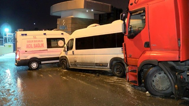 İstanbul’da yollar buz pistine döndü, kazalar beraberinde geldi