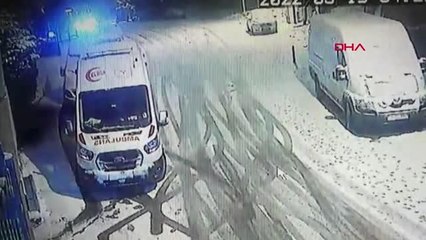 BUZLANMA NEDENİYLE KONTROLDEN ÇIKAN TIR SERVİS ARACI VE AMBULANSA ÇARPTI