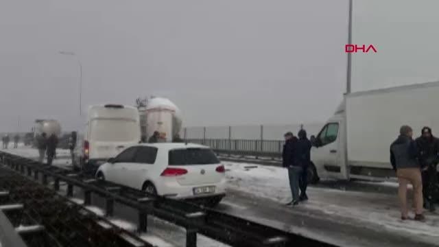 TEM'DE KAR KAZASI: YOL TRAFİĞE KAPANDI