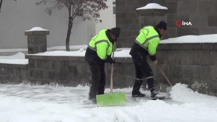 Kars'ta kar ve tipi hayatı olumsuz etkiliyor