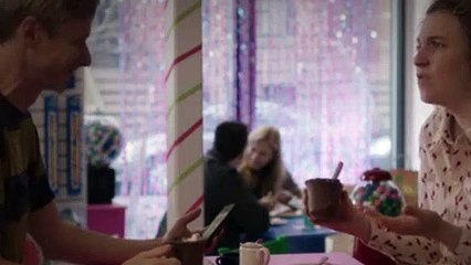 Girls S03E01 Females Only