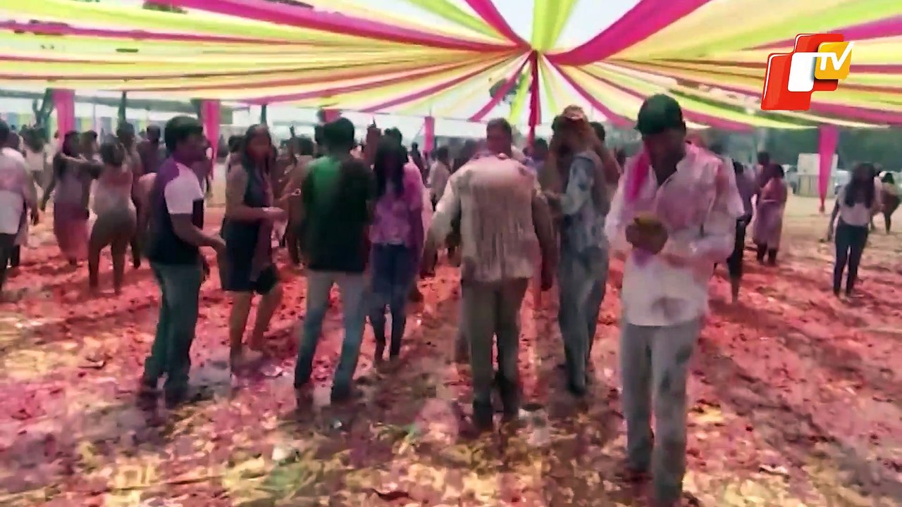 WATCH: Holi Celebration With Tomatoes In Hyderabad