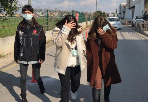 ESRARLA YAKALANAN GÜZELLİK UZMANI KIZLAR: CİDDİ BİR SUÇ OLDUĞUNU BİLMİYORDUK