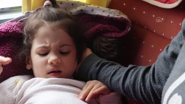 Son dakika haberi! Felçli kızlarını savaş bölgesinden çıkaran aile, oğullarını geride bırakmak zorunda kaldı