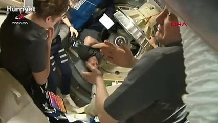 Rus kozmonotların Ukrayna Bayrağı renklerindeki kıyafetleri tartışma konusu oldu