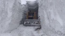 ‘Kar tüneli’ne çığ düştü