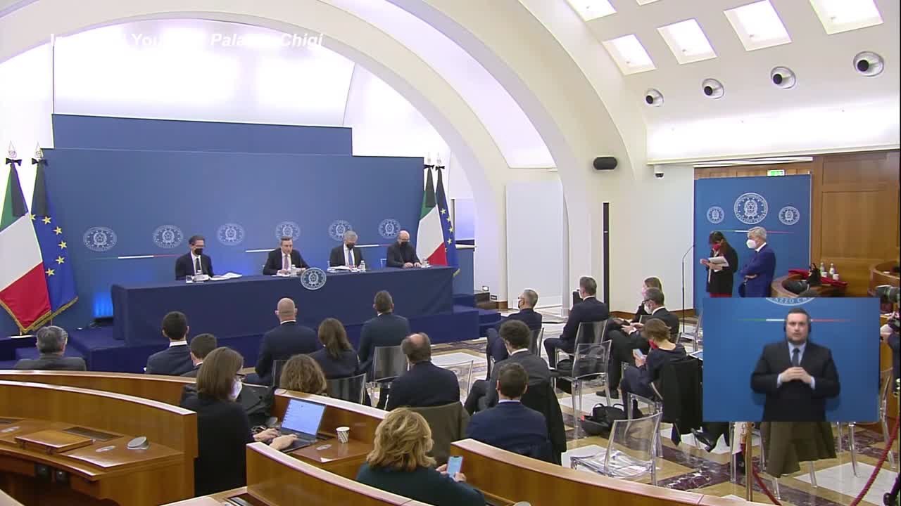 Ucraina, Draghi: "Aiutiamo cittadini e imprese dopo i rincari dei prezzi"