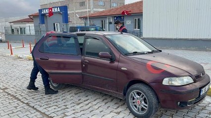 HUSUMETLİSİNİ SİLAHLA VURUP, ARACIYLA JANDARMAYA GÖTÜRDÜ