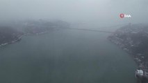İstanbul Boğazı'nda kar ve sis böyle görüntülendi