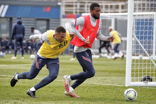 Replay : 15 minutes d'entraînement avant AS Monaco - Paris Saint-Germain