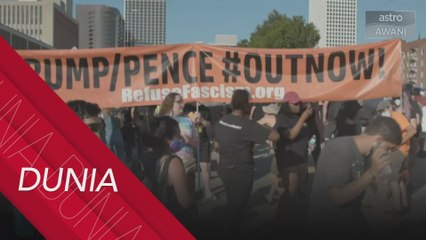 Penunjuk perasaan "Black Lives Matter" membanjiri acara Trump