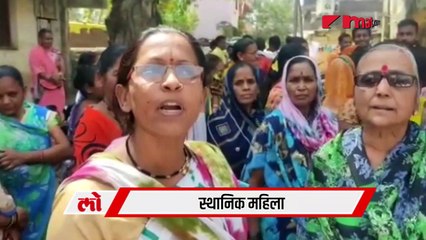 पाण्यासाठी रणरागिणी संतापल्या, ग्रामसेवकाला जमिनीवरच लोळवलं