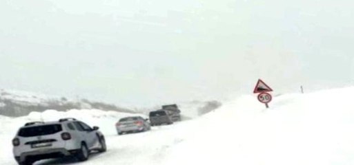 Yoldan çıkan kamyon ulaşımı aksattı