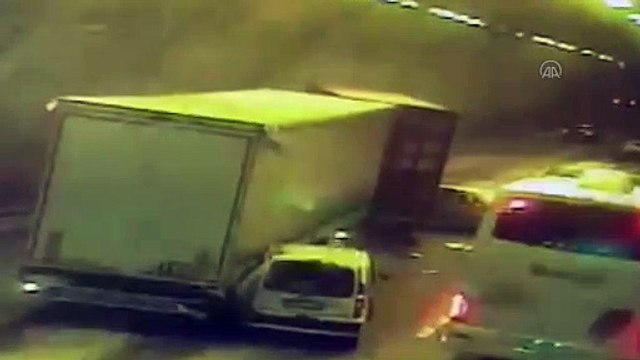 Bolu Tüneli'nde 18 aracın karıştığı zincirleme kaza: Yaralılar var