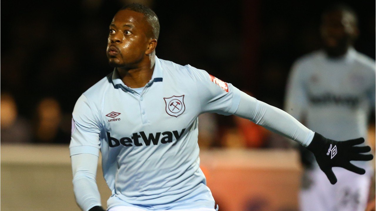 VOICI : Patrice Evra : l'ex-footballeur va enfiler les gants pour combattre un Youtubeur