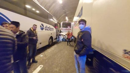 BOLU DAĞI TÜNELİ'NDE 18 ARAÇ ÇARPIŞTI 30 YARALI -