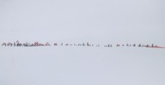 Erciyes'te kayakçılar şehitler anısına dev Türk bayrağı ile kayak yaptı