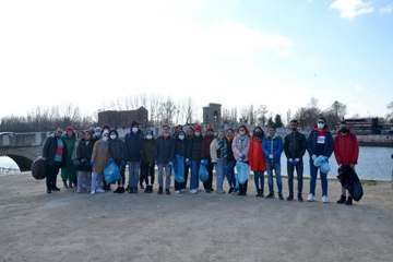 TRAKYA ÜNİVERSİTESİ ÖĞRENCİLERİ, TUNCA VE MERİÇ KIYISINDA TEMİZLİK YAPTI