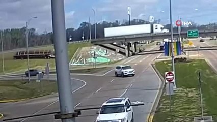 ABD'de kontrolden çıkan tır setten inerek yola daldı