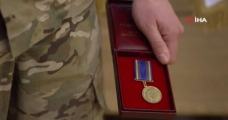 Zelenskiy, Ukraynalı polislere madalya taktı
