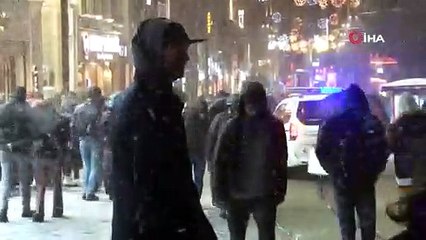 Taksim’de kar yağışı etkili oldu