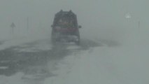 Kars-Iğdır kara yolunda mahsur kalan 18 kişiyi UMKE kurtardı