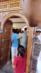 सरपंच पति पर मंदिर में ऐसी वारदात, देखें video