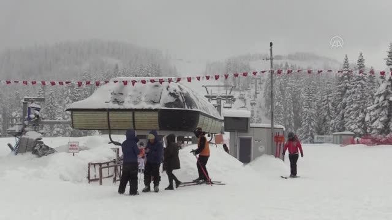 KASTAMONU - Ilgaz Dağı Kayak Merkezi'nde hafta sonu yoğunluğu yaşanıyor