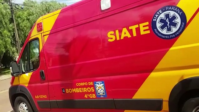Bombeiros atendem vítima de queda no Bairro Santa Cruz, em Cascavel