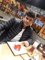 Biriken karı temizlemek isterken çatıdan düşerek öldü