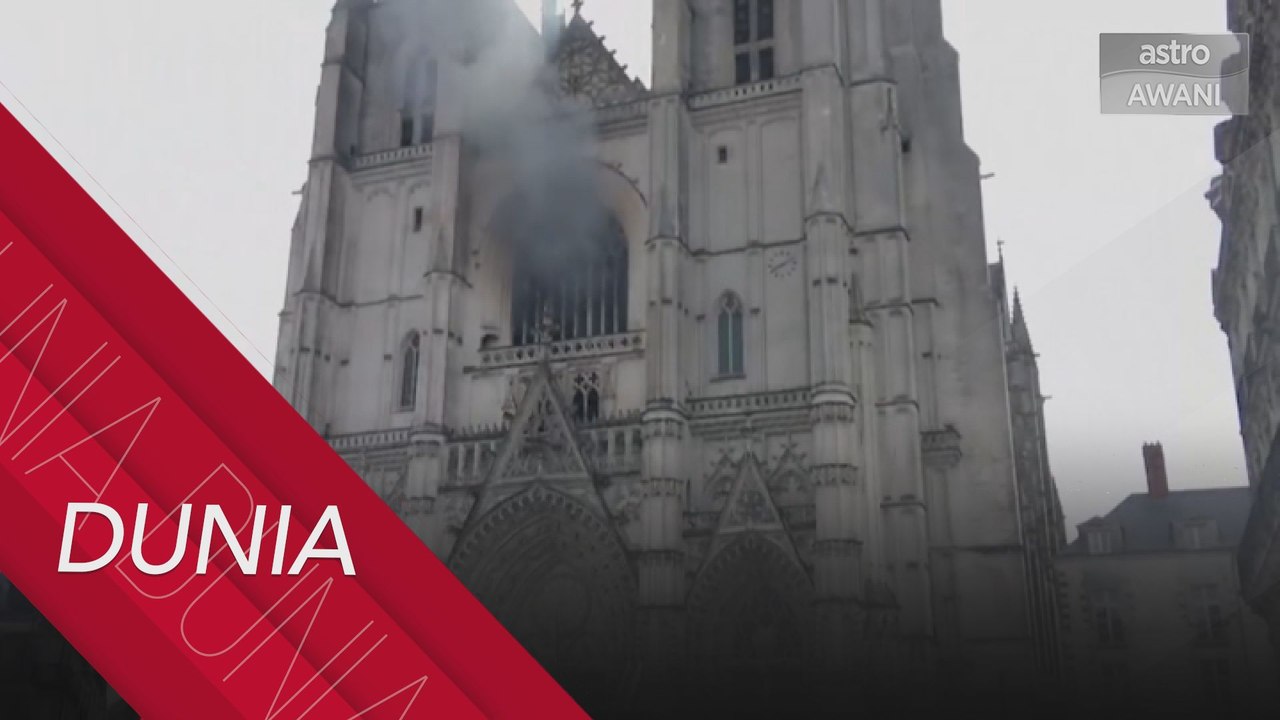 Katedral St Peter dan St Paul di Nantes terbakar
