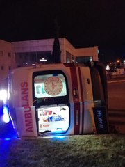 Son dakika haber... Tokat'ta ambulansla otomobil çarpıştı: 3 sağlıkçı yaralandı