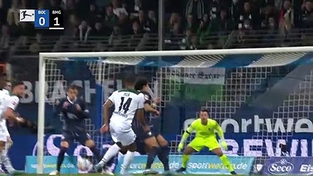 27e j. - Le match entre Bochum et Mönchengladbach arrêté après un jet de bière sur un arbitre