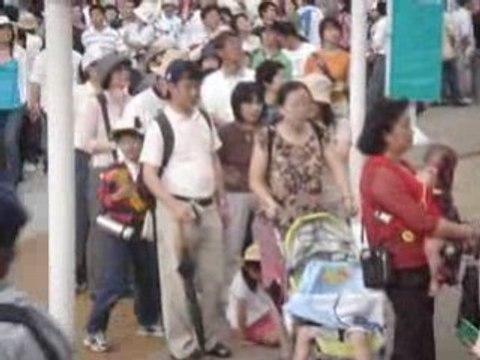 Queuing at expo Japan