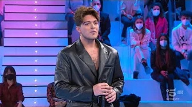 Stash in imbarazzo nella prima puntata del Serale di Amici 21: cos'è successo Al via la nuova edizio