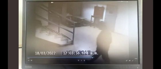 Video: el guardia que le deja la reja abierta a 'Matamba' para su fuga