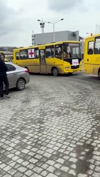 Humanitarian convoy leaving Zaporizhzhia for Mariupol #Ukraine9