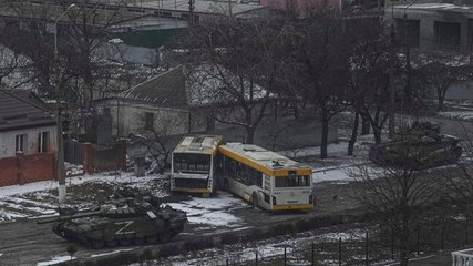 Thousands stuck in the cold in war struck Mariupol