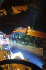 ARDAHAN'DA KAR KÜREME ARACI DEVRİLDİ, OPERATÖR YARALANDI