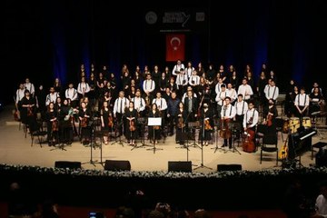 Gaziosmanpaşa Senfoni Orkestrası, ilk gösterisini 'Daha Adil Bir Dünya' sloganıyla Gerçekleştirdi