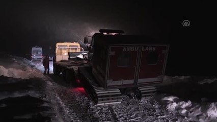 Sağlık ekipleri yolu kapanan mezradaki hasta için seferber oldu