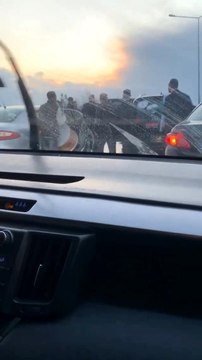 Bursa'da düğün konvoyu yolu kapattı, sürücüler tepki gösterdi