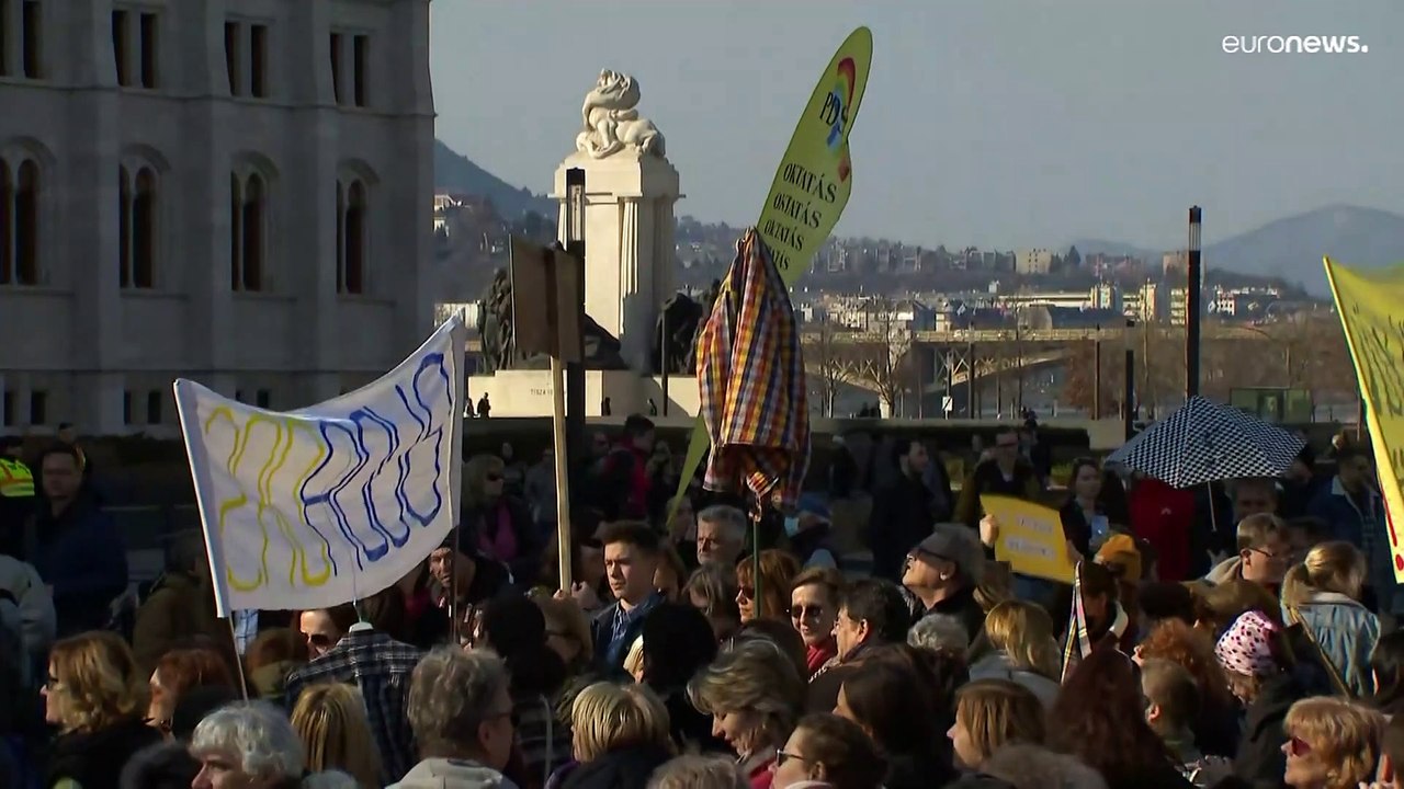 Frustriert und 'kariert': Ungarische Lehrer streiken