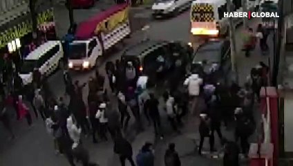 Esenyurt'ta 14 yaşındaki çocuğa okul çıkışı silahlı saldırı kamerada!
