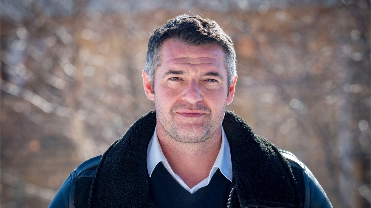 VOICI : Arnaud Ducret papa : son fils Oscar lui fait un beau cadeau sur scène