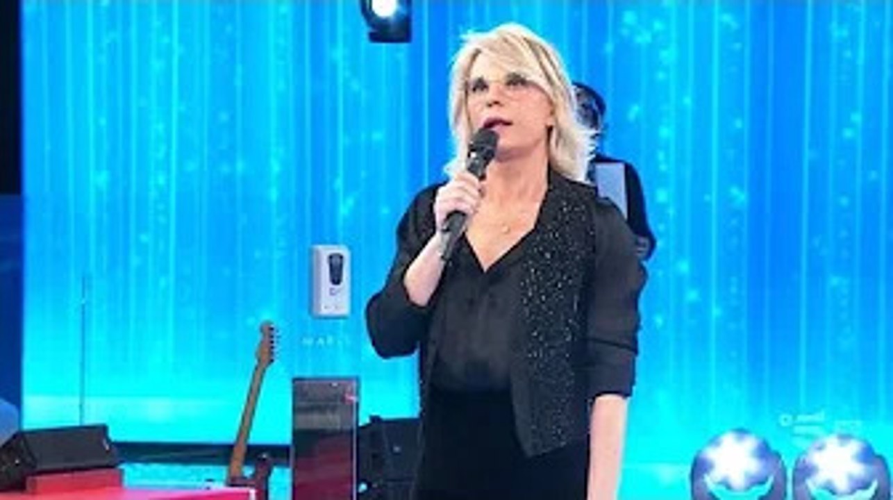 Amici Serale, boom di ascolti per la prima puntata: Maria De Filippi fa il 25% di share Nella serata