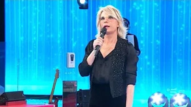 Amici Serale, boom di ascolti per la prima puntata: Maria De Filippi fa il 25% di share Nella serata